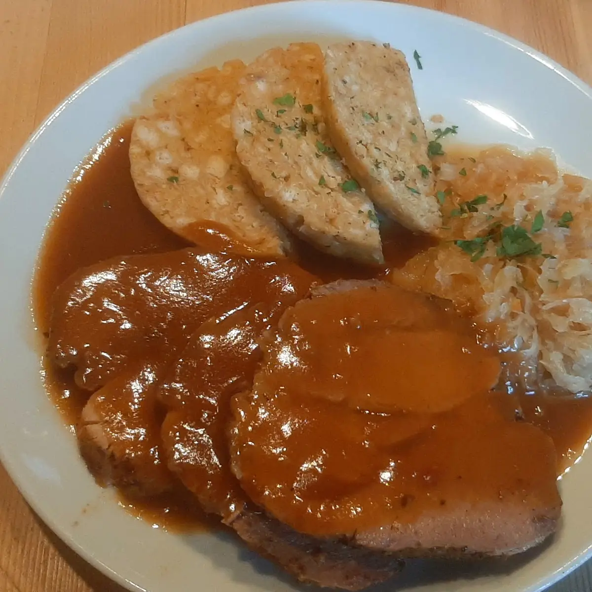 Schweinebraten Mit Semmelknödel Und Kraut