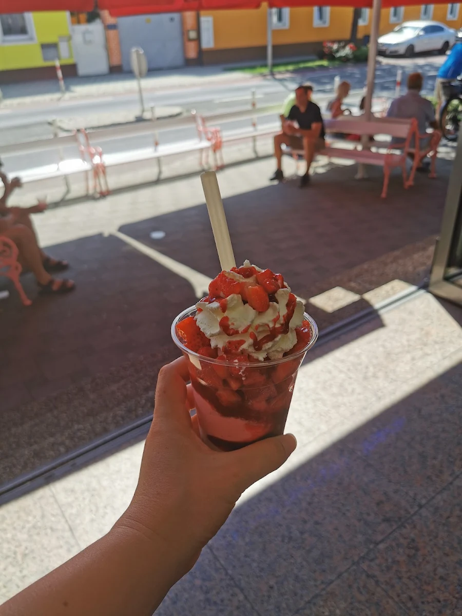 Erdbeerbecher