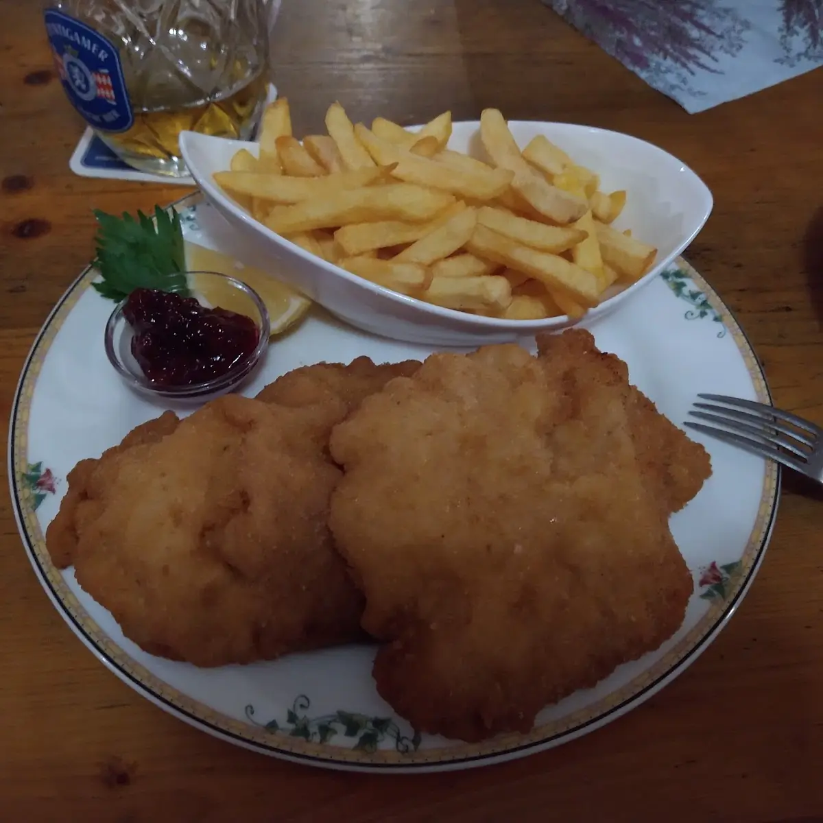 Wiener Schnitzel Mit Pommes Frites