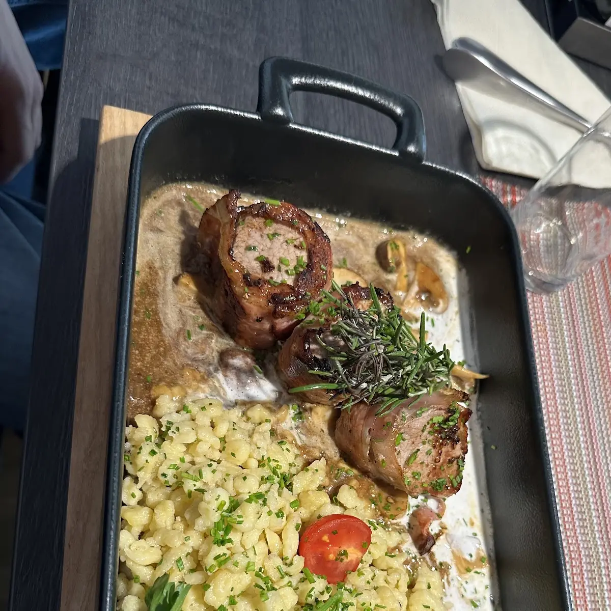 Schweinemedaillons Im Speckmantel Mit Spätzle
