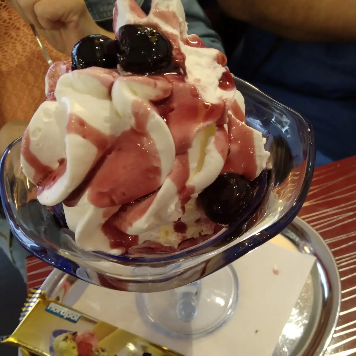 Amaretto Eisbecher