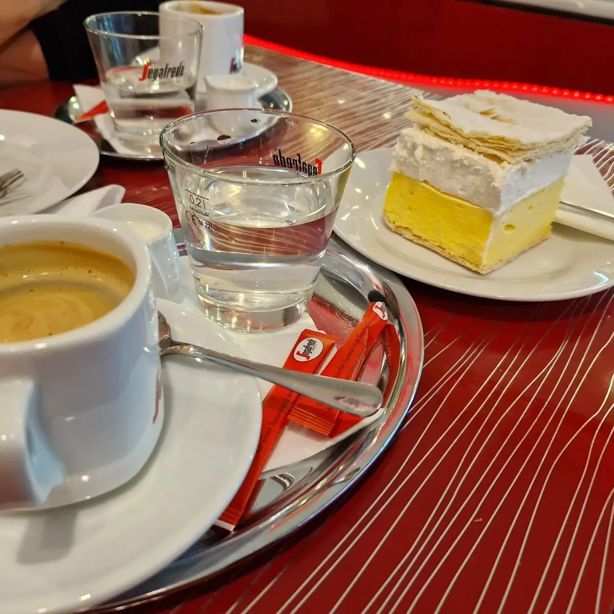 Verlängerter Mit Cremeschnitte