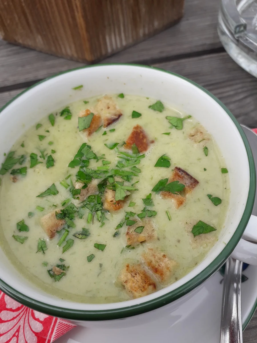Brennnessel Lauchsuppe