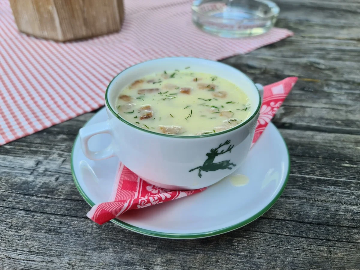 Gurkenrahmsuppe