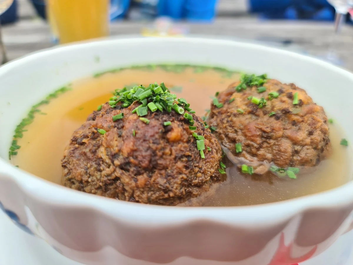 Leberknödelsuppe