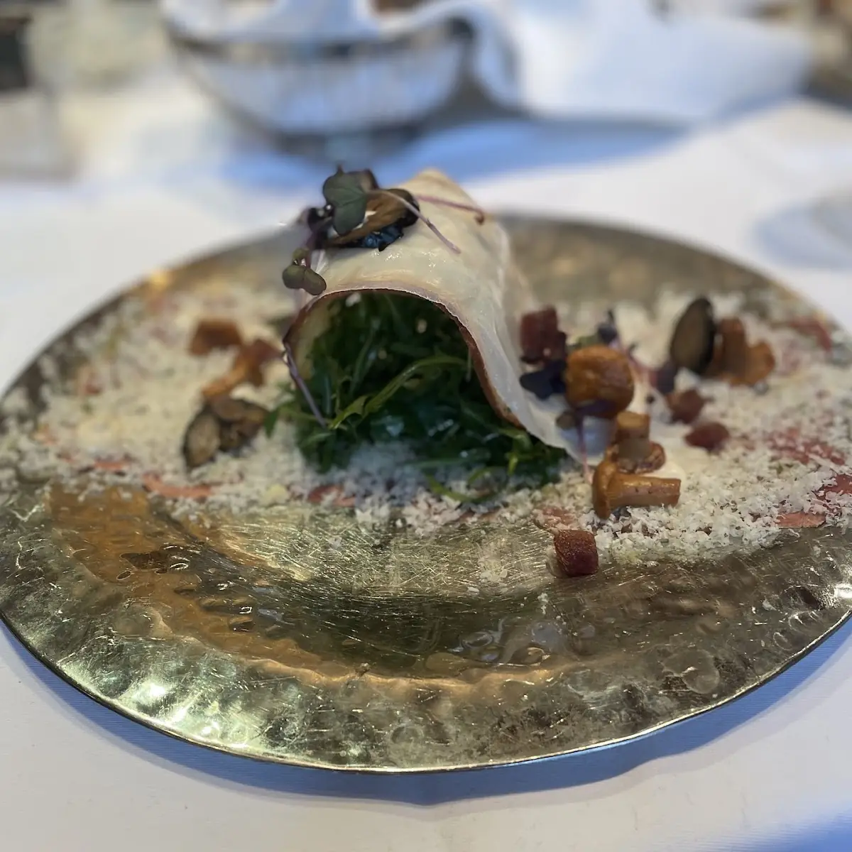 Rehcarpaccio Ruccola Quittenkäse Mangalitzer Speck Parmesan