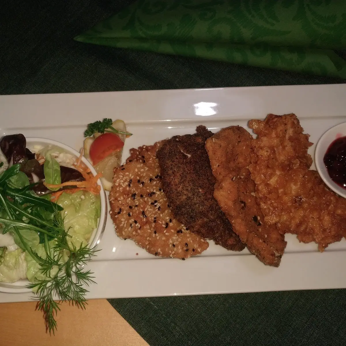 Schnitzelvariation Mit Gemischtem Salat
