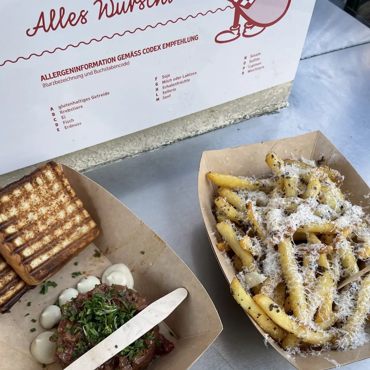 Beef Tartare Und Trüffelpommes