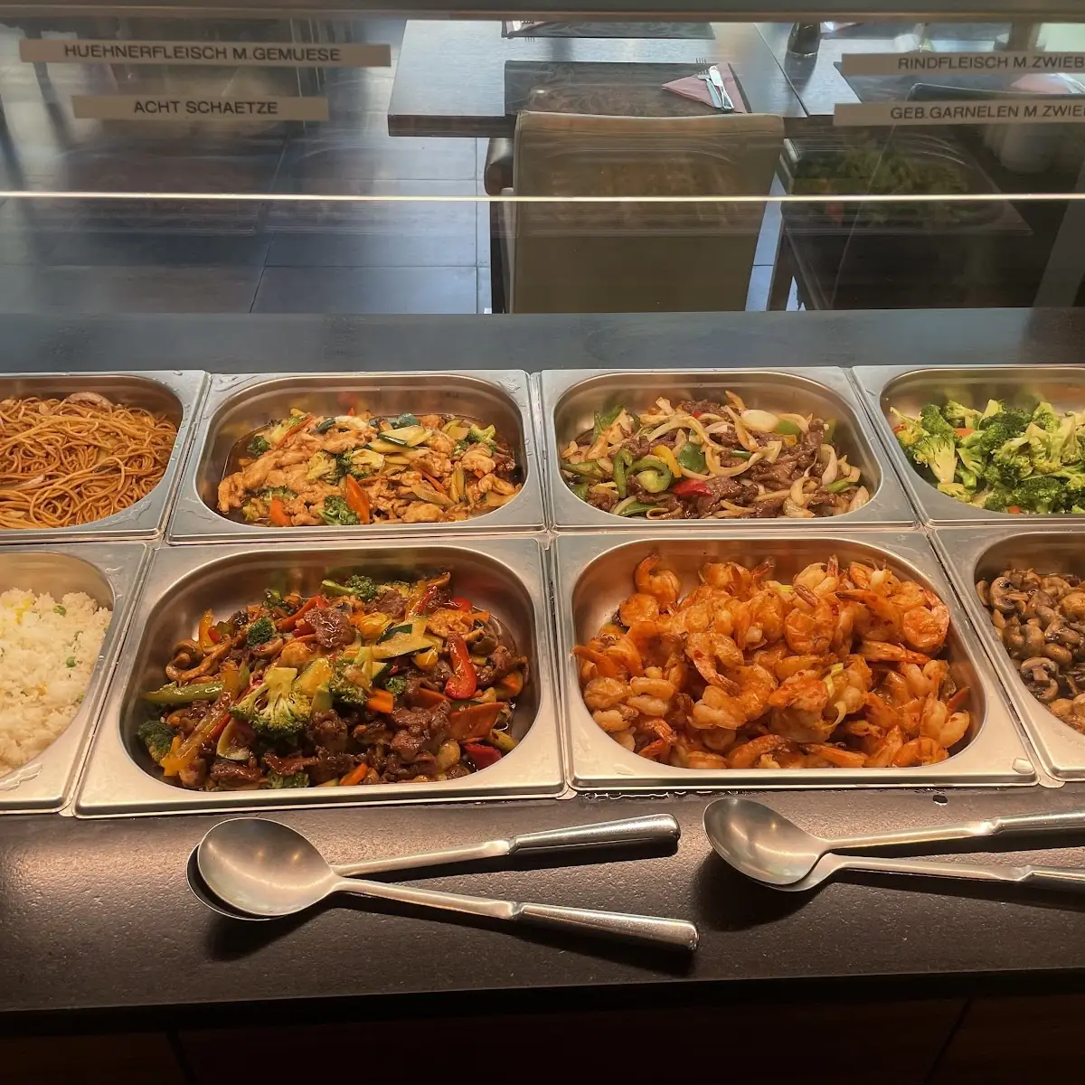 Mittagswok-buffet