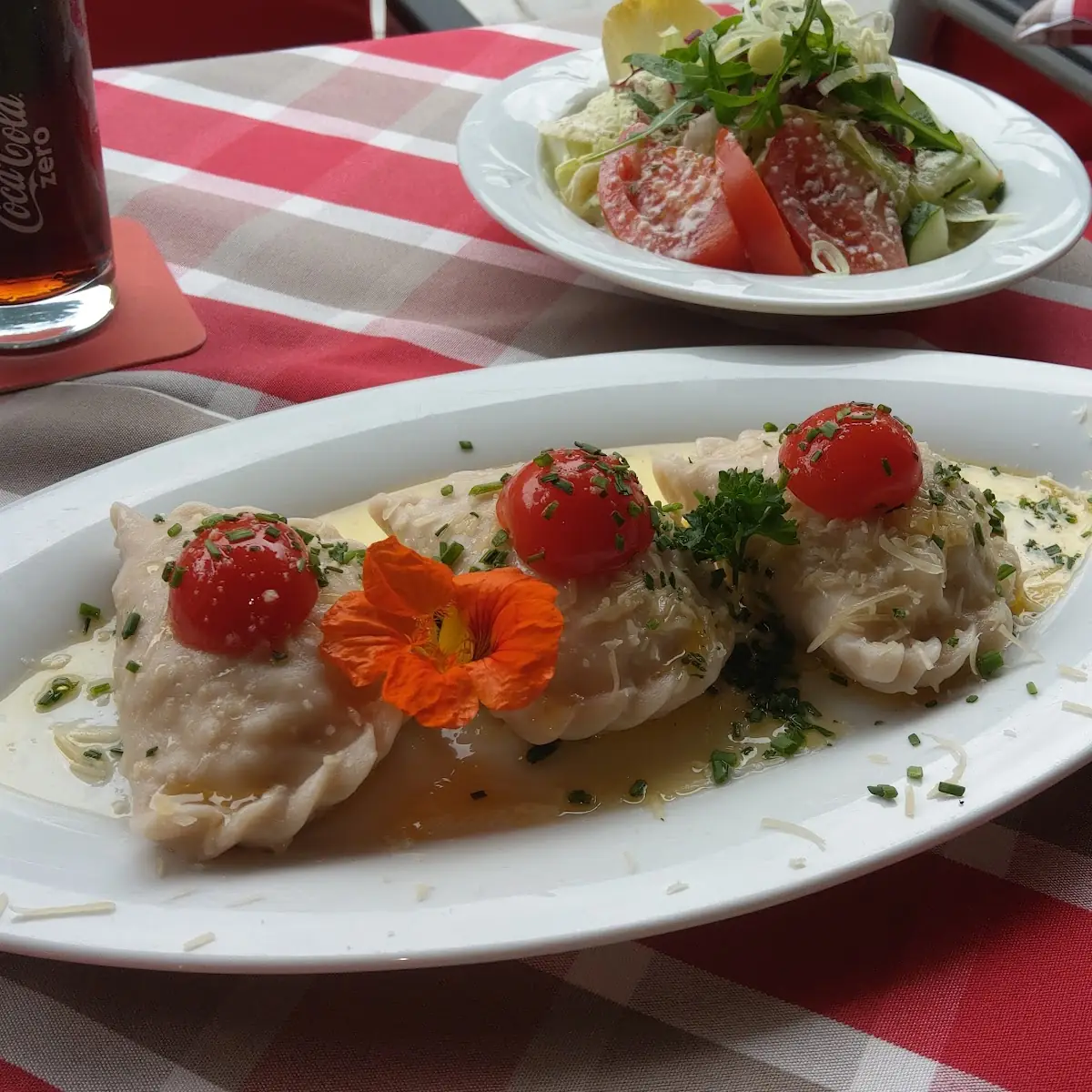 Kärntner Kasnudeln Mit Gemischtem Salat