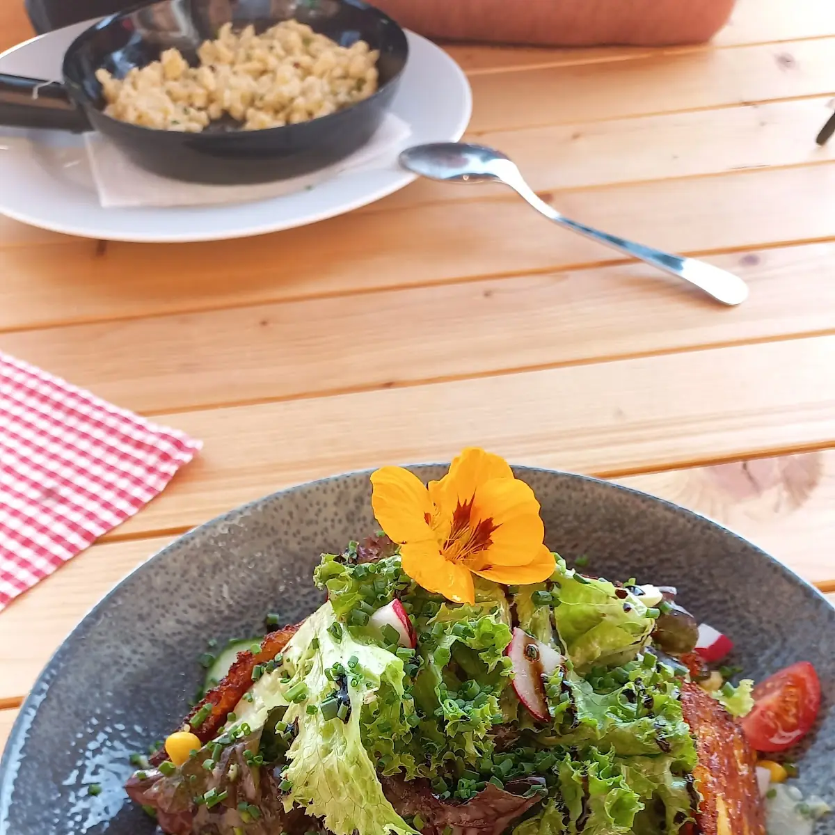 Salat Mit Kasspressknödel