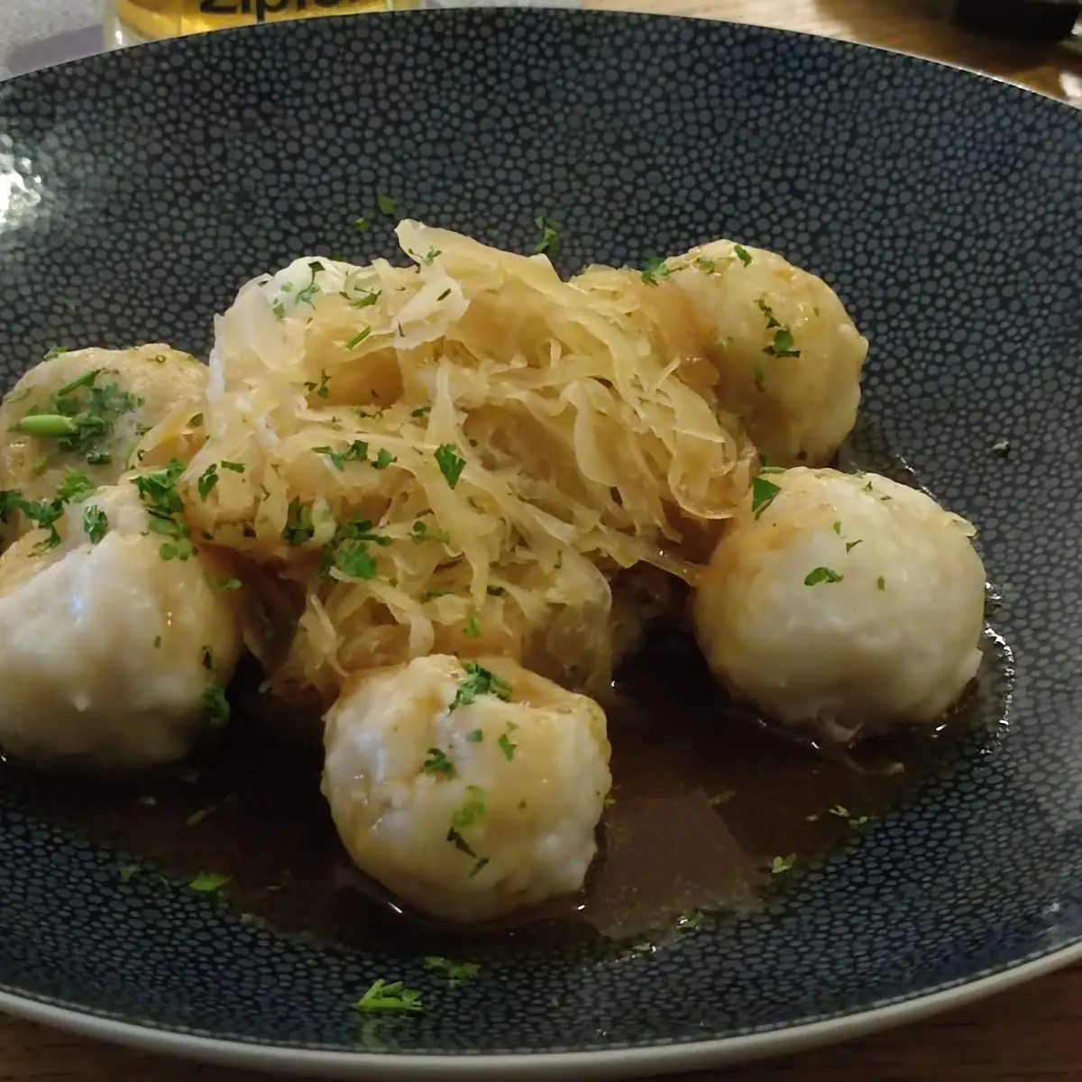 Grammelknödel Und Fleischknödel Mit Sauerkraut