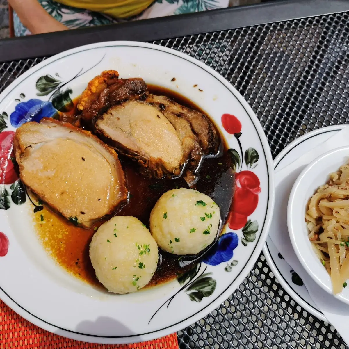 Schweinsbraten Mit Krautsalat