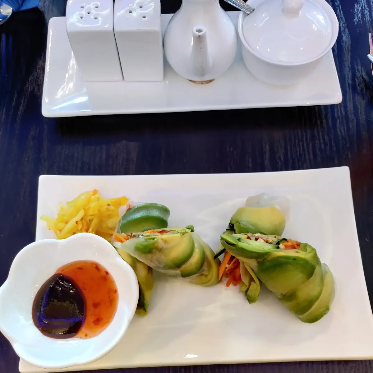 Avocado Maki (18 Stück, groß)