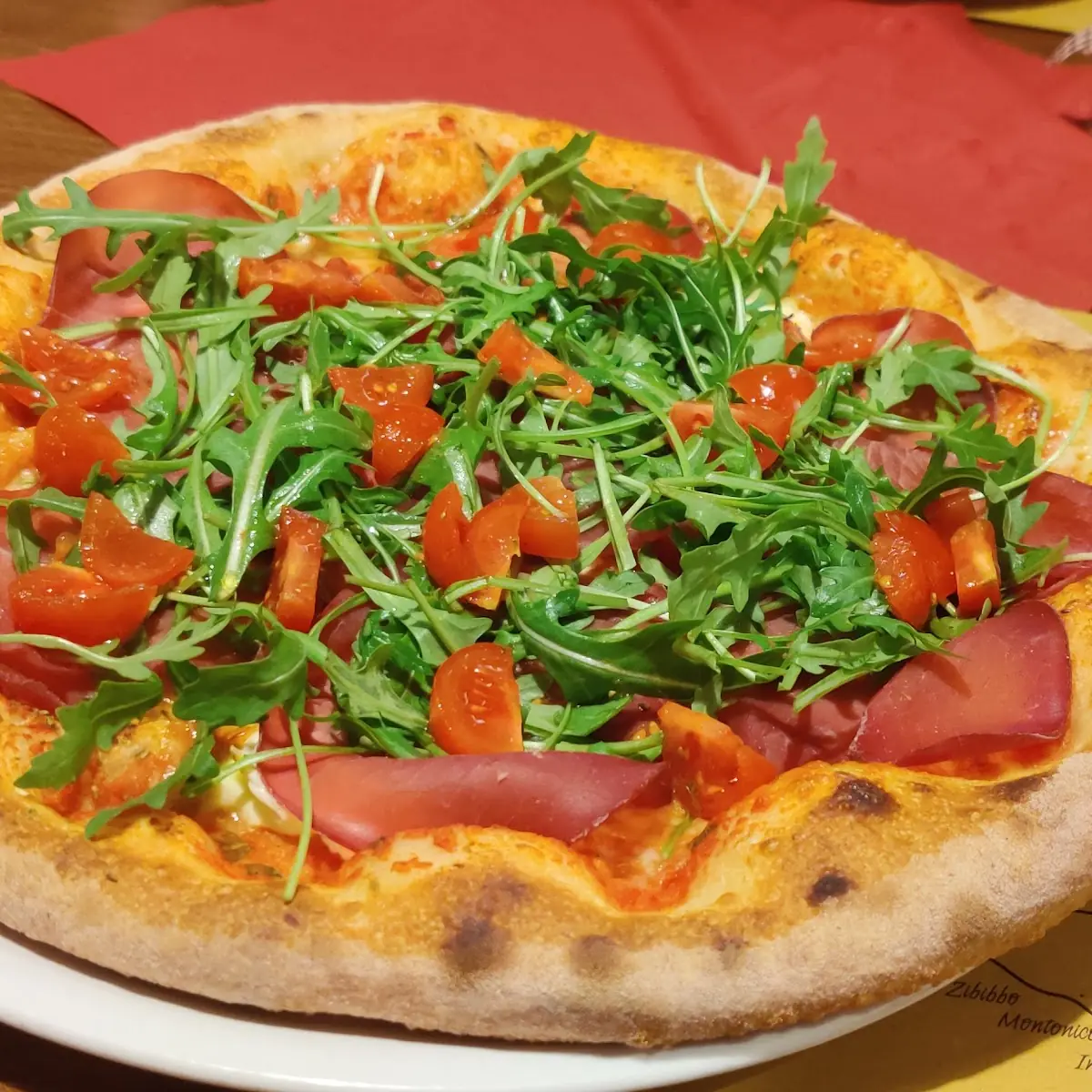 Pizza Mit Rucola Und Parmaschinken