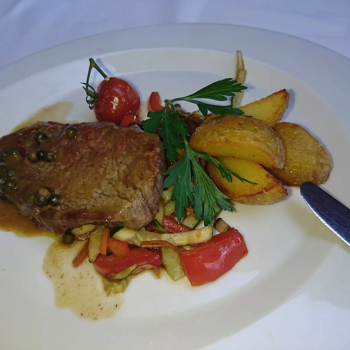 Filet Steak Mit Gemüse Und Kartoffeln