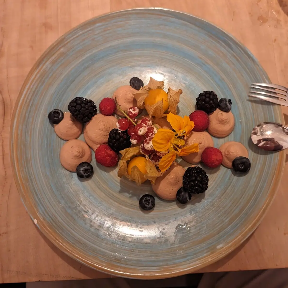 Schokoladenmousse Mit Waldbeeren