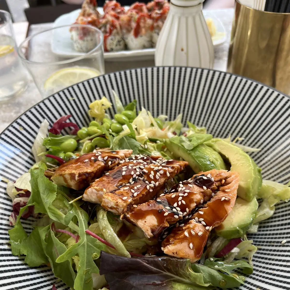 Salmon Tataki Salad