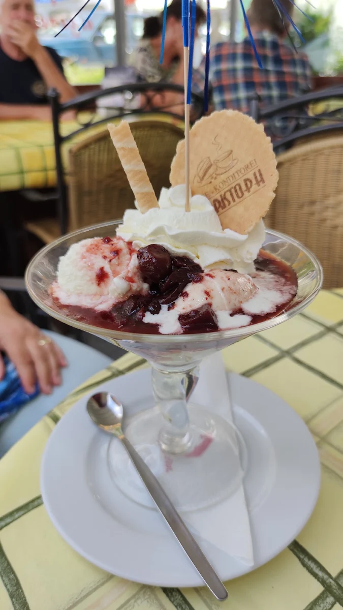 Eisbecher Rumtopf