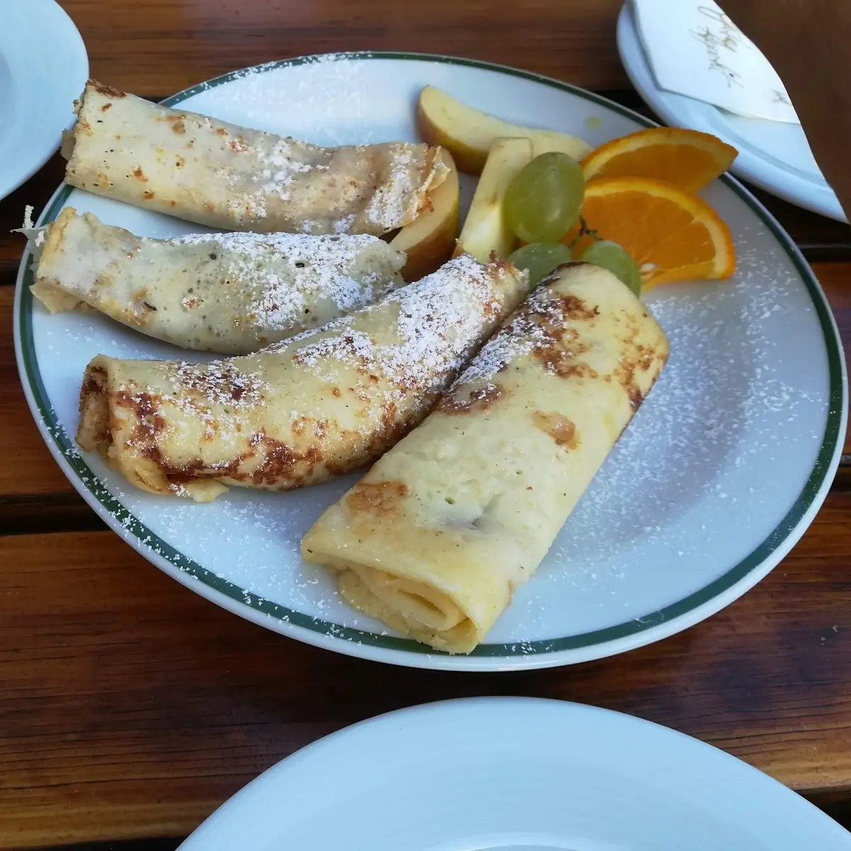 Palatschinken Mit Marillenmarmelade