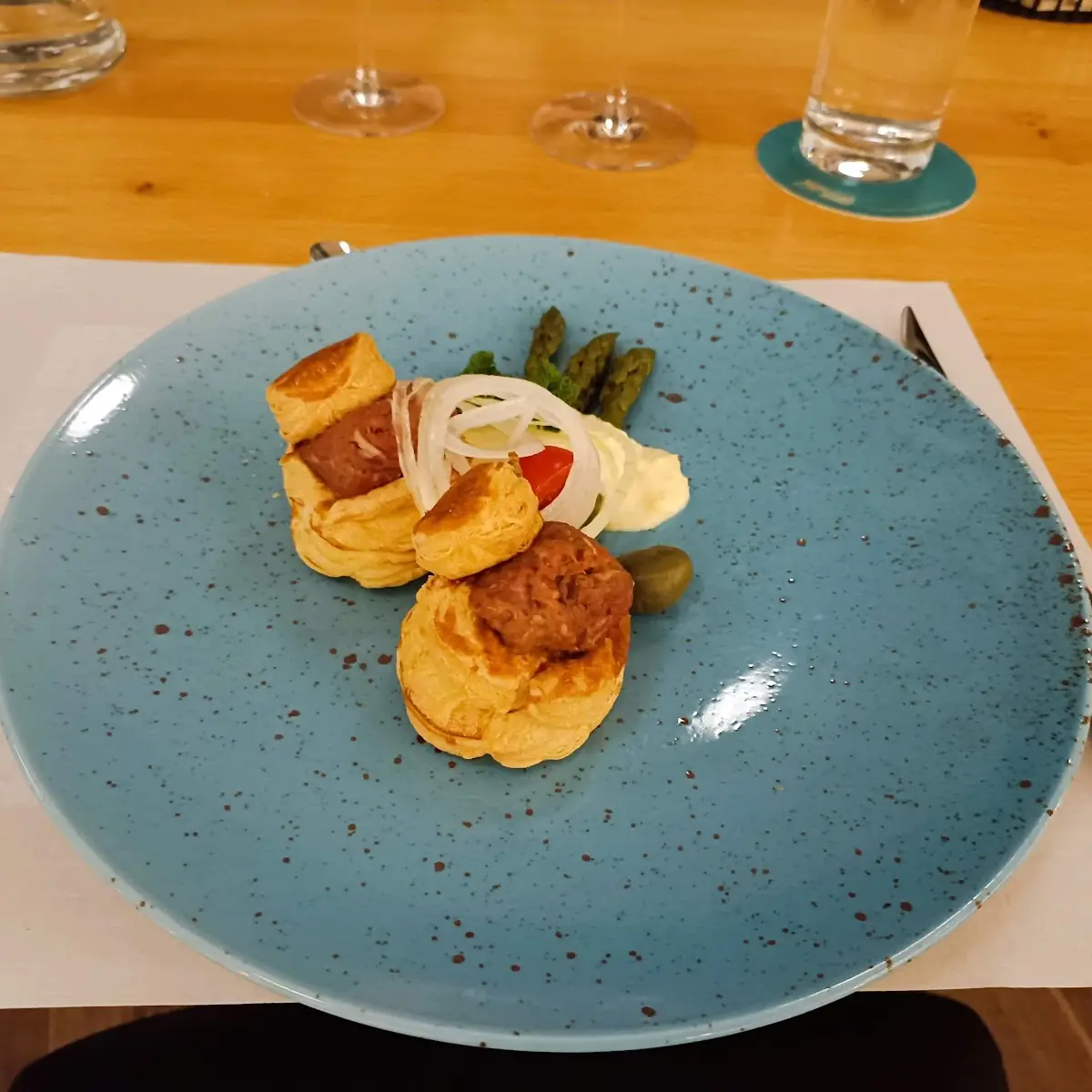 Beef Tartare Im Brandteig