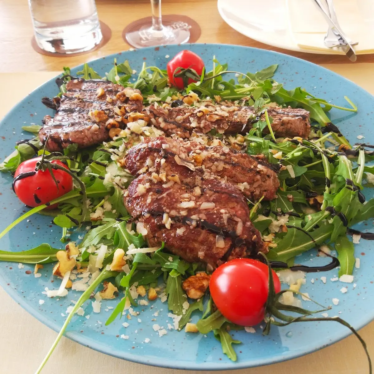 Beiriedschnitten Auf Rucola