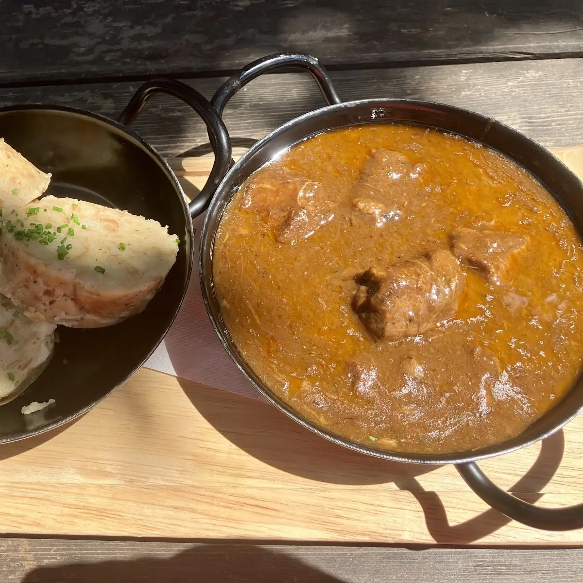 Rindsgulasch Mit Serviettenknödeln
