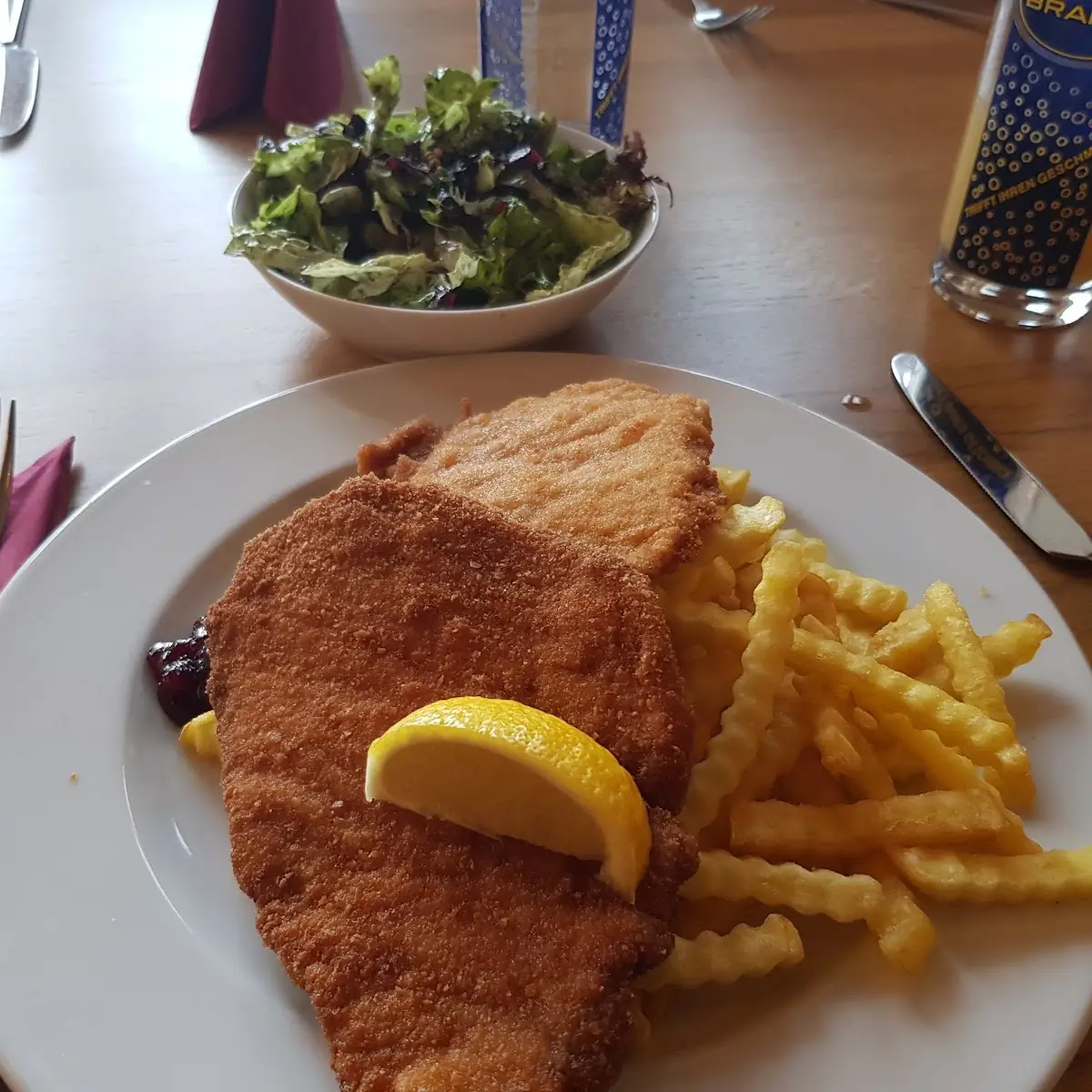 Wiener Schnitzel Mit Pommes