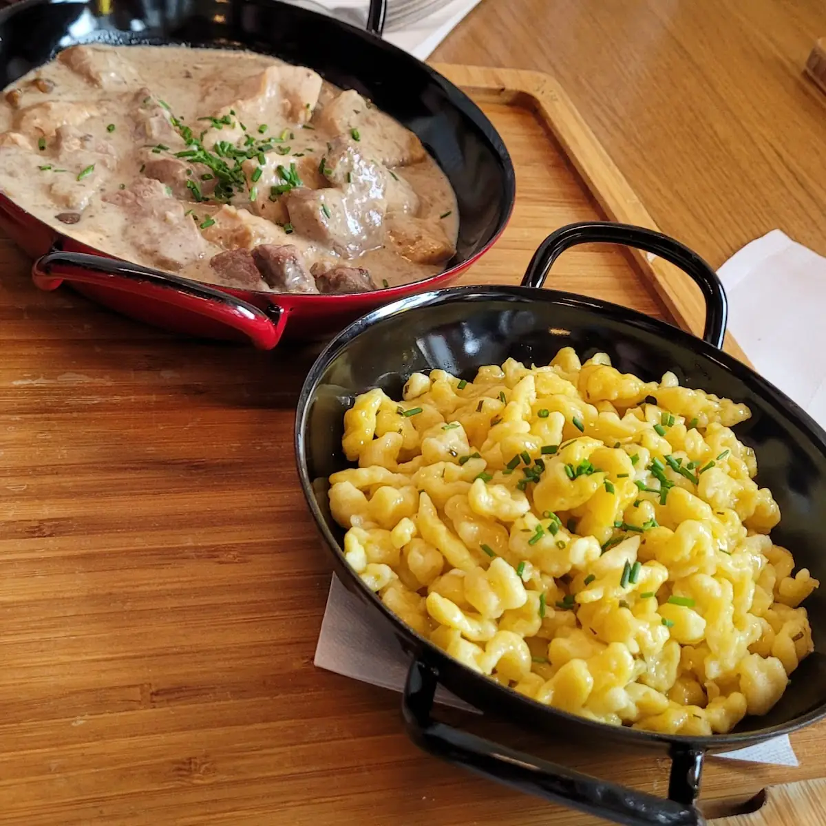 Zartes Hühnerbrüstchen Mit Spätzle