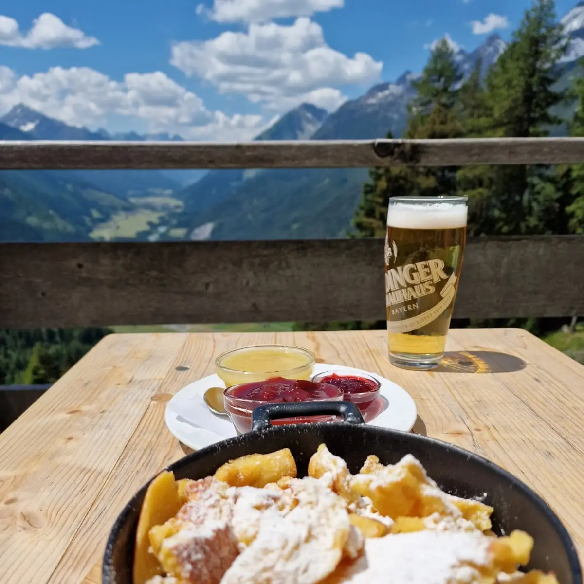 Kaiserschmarrn Mit Apfelmus Und Zwetschgenröster