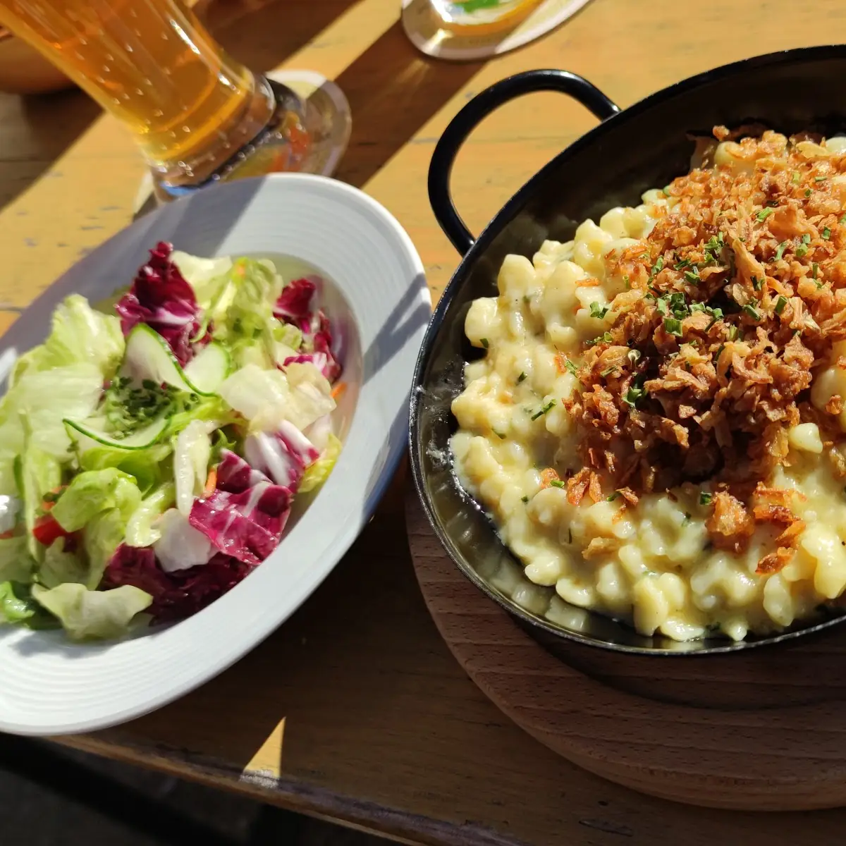 Kässpatzen Mit Röstzwiebel Und Salat