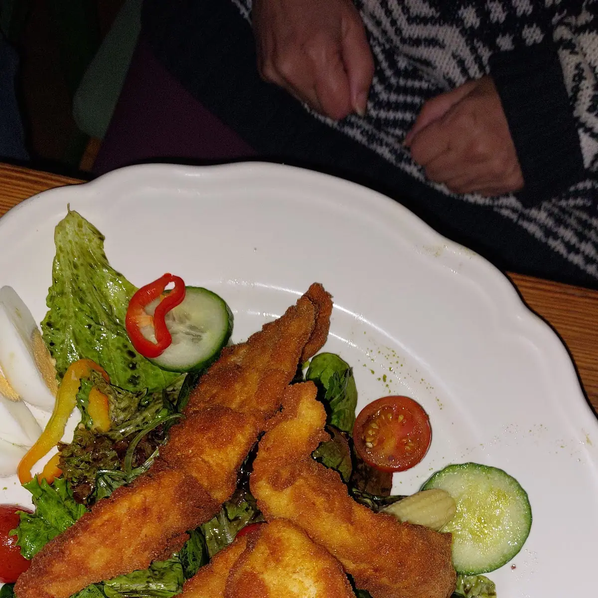 Salat Mit Backhändlstreifen