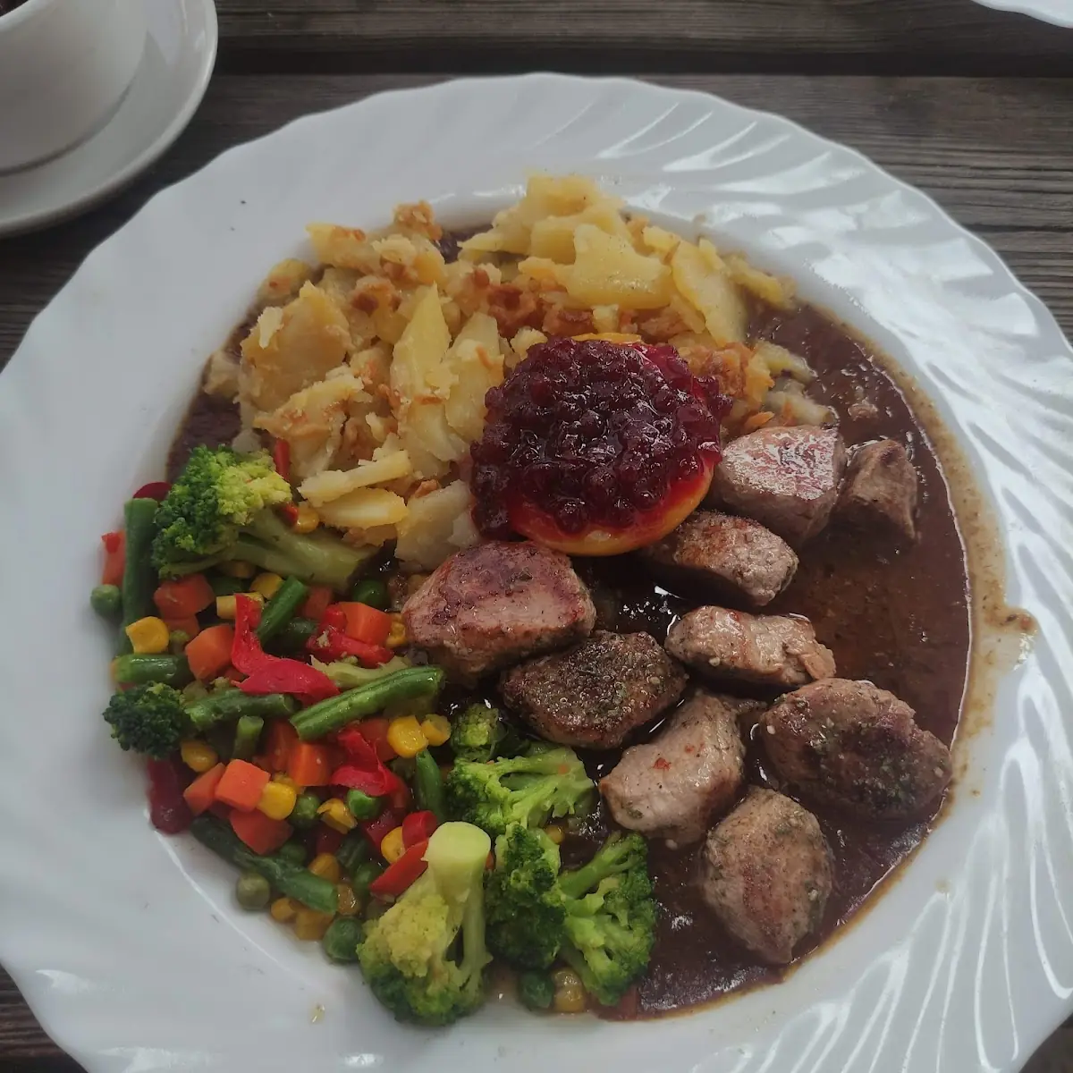 Wildschweinbraten Mit Erdäpfelschmarrn Und Gemüse