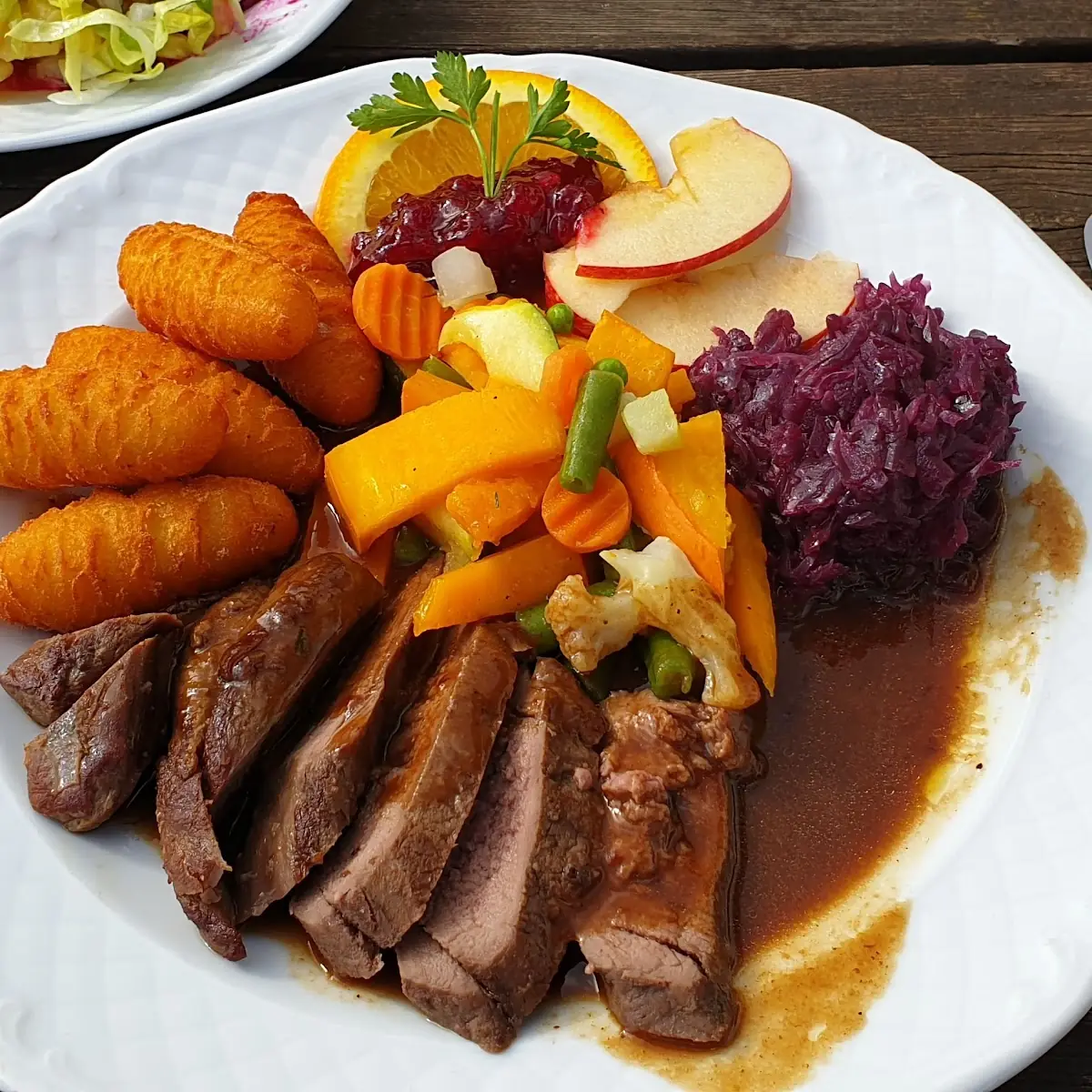 Rehfilet Kroketten Kürbisgemüse
