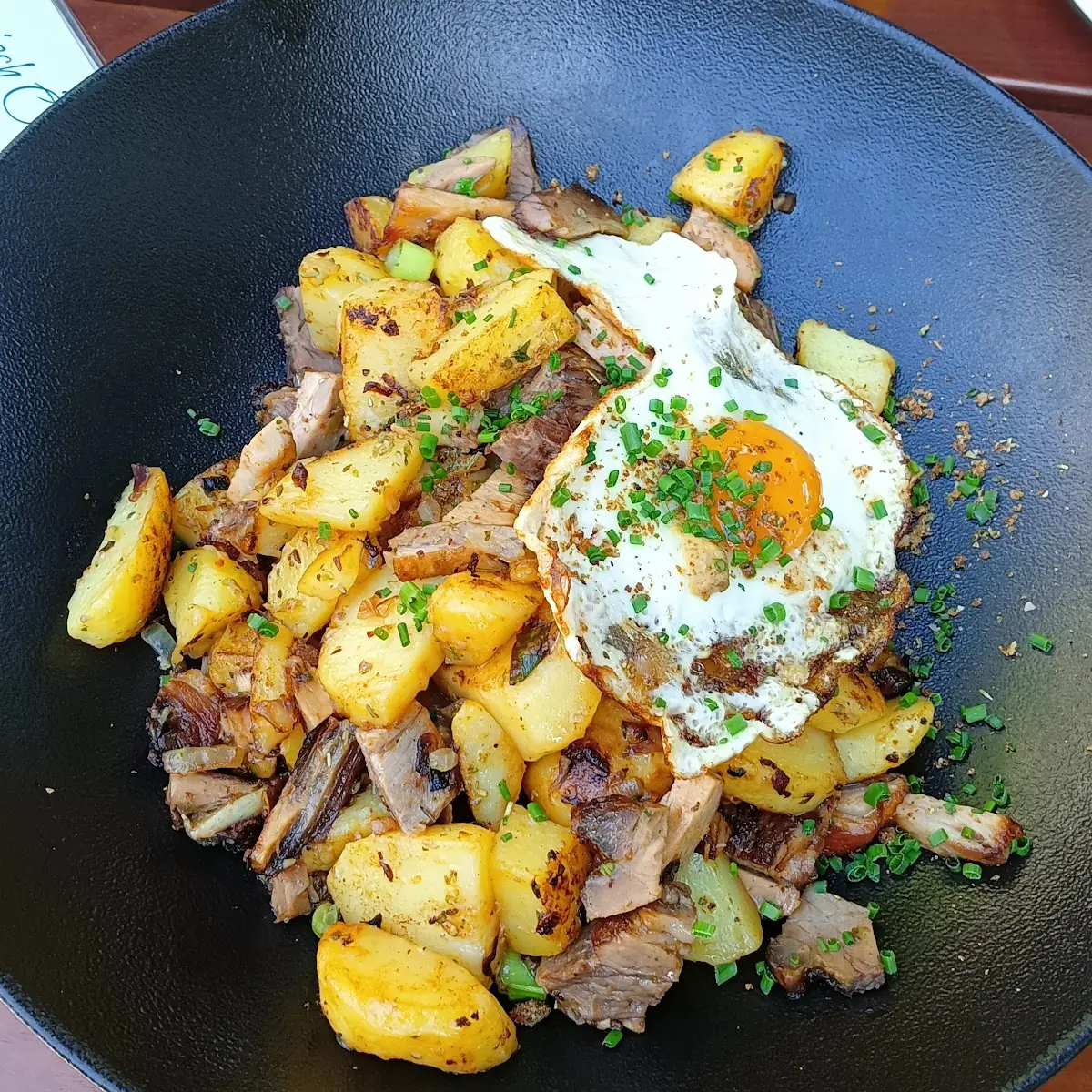 Bratkartoffeln Mit Fleisch Mit Spiegelei