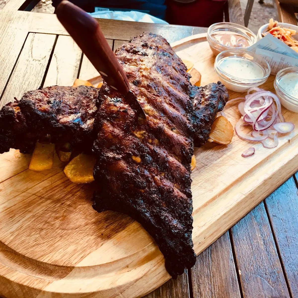 Ofenfrische Hausgebeizte Spare Ribs