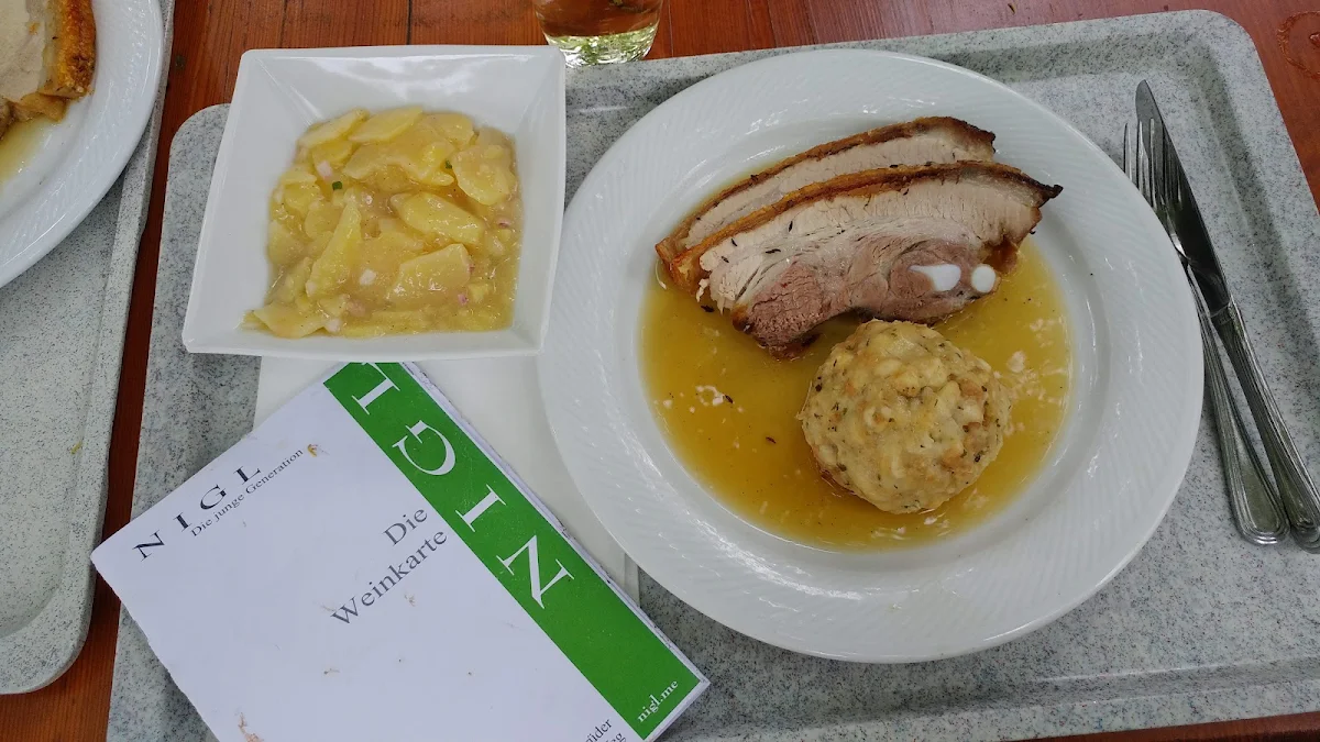 Kümmelbraten Mit Knödel Und Kartoffelsalat