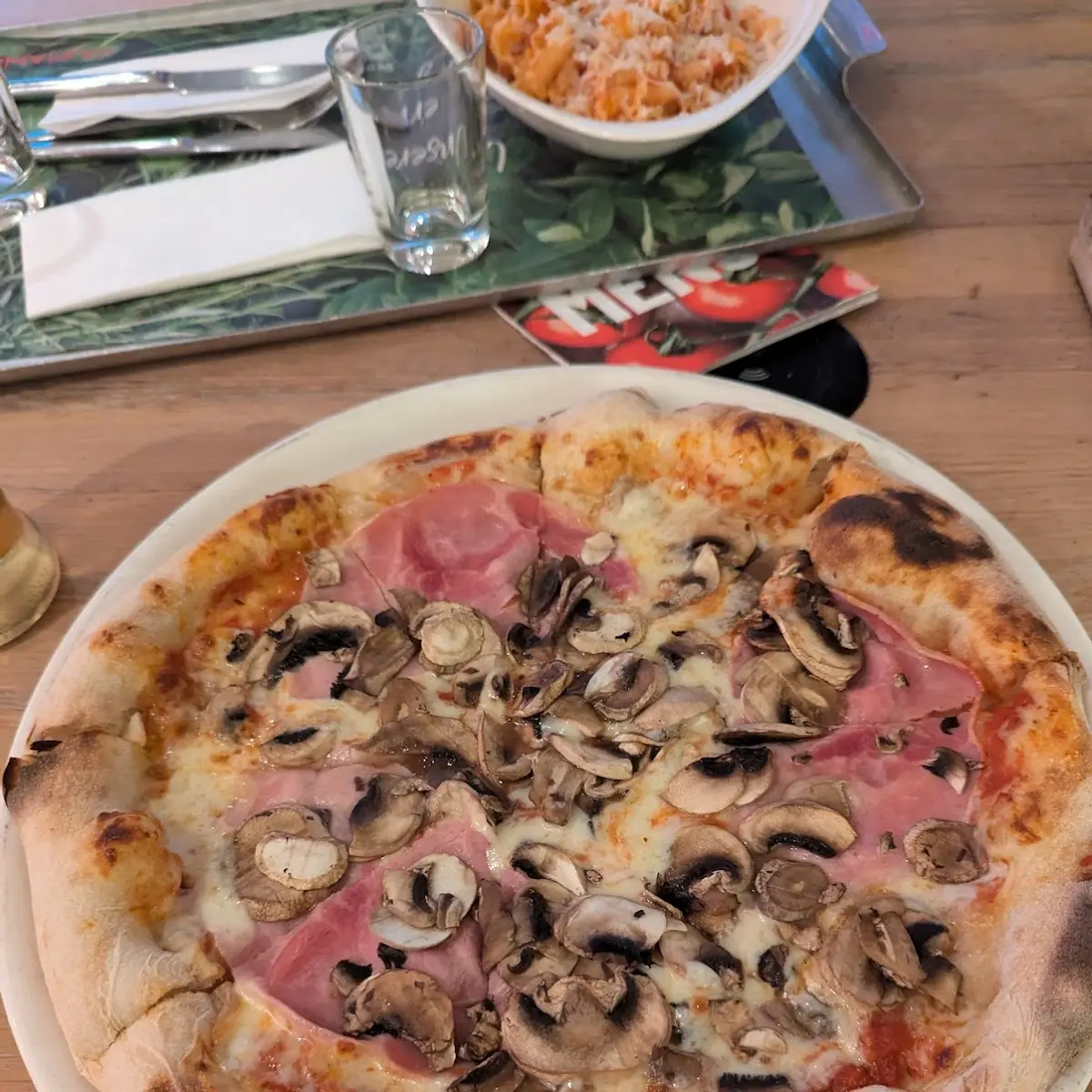 Prosciutto E Funghi Pizza
