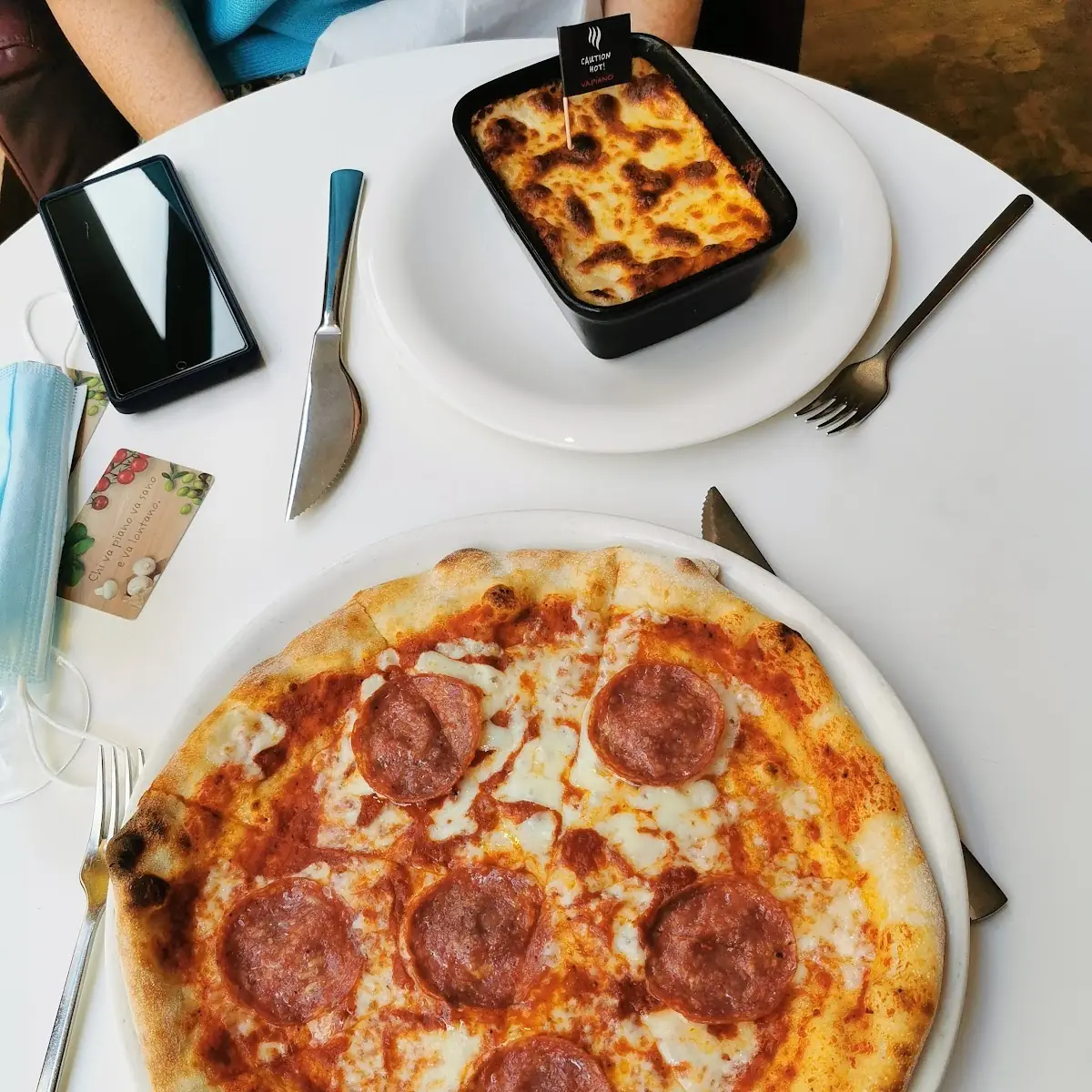 Salami Pizza