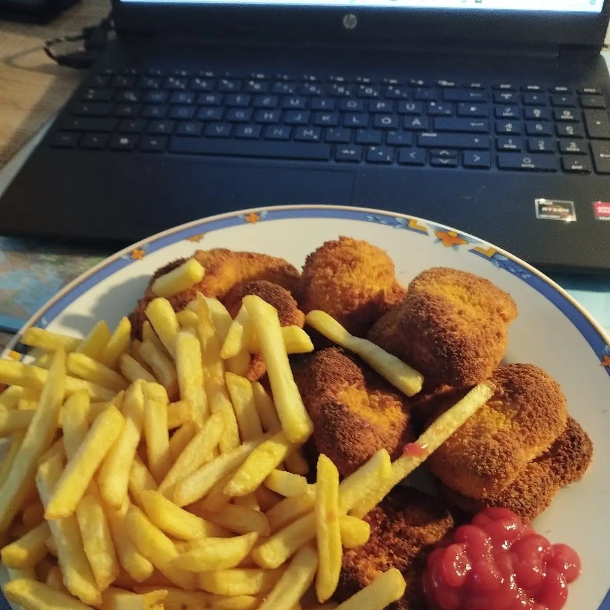 Chicken Nuggets Mit Pommes