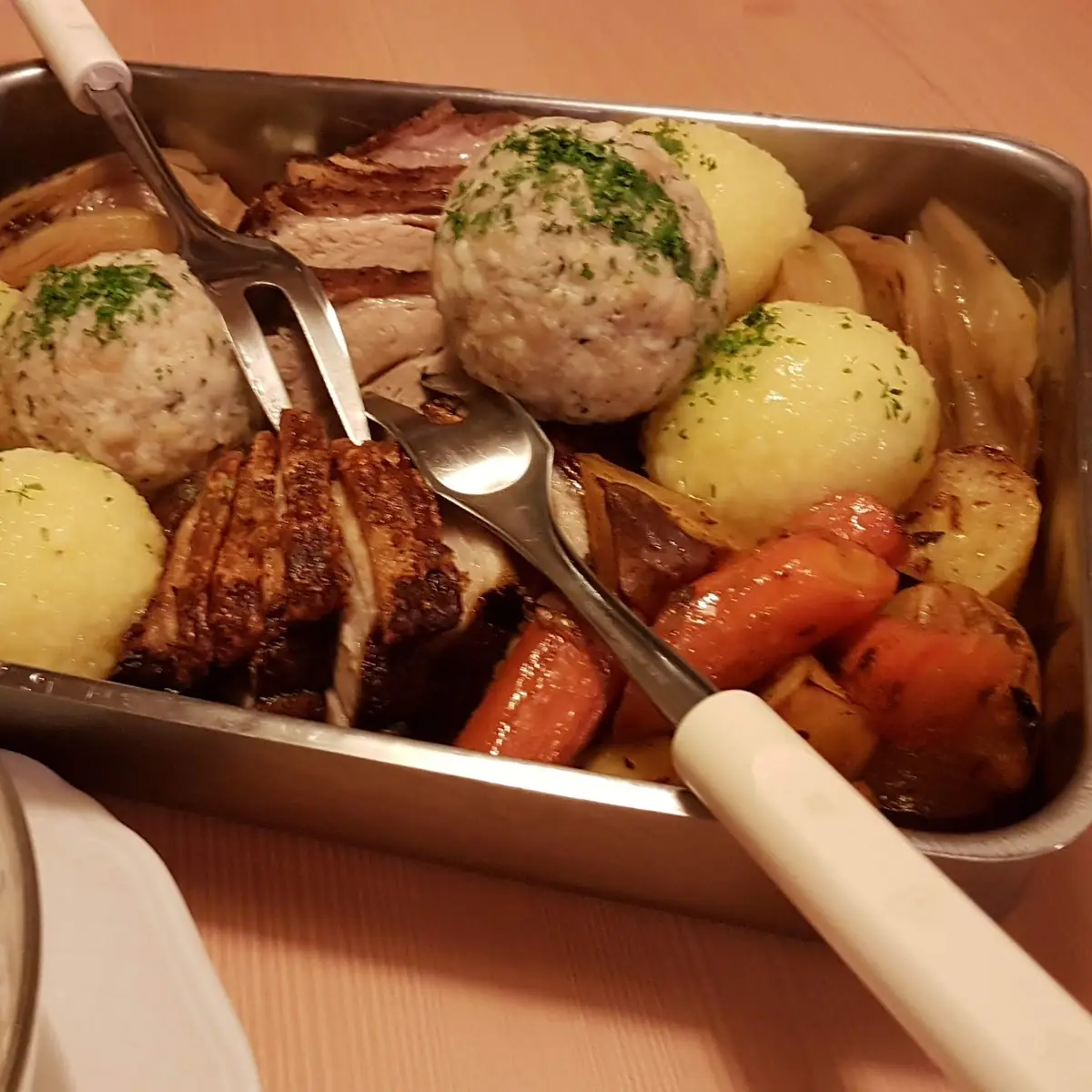Schweinebraten Bratl Mit Knödel Und Stöcklkraut