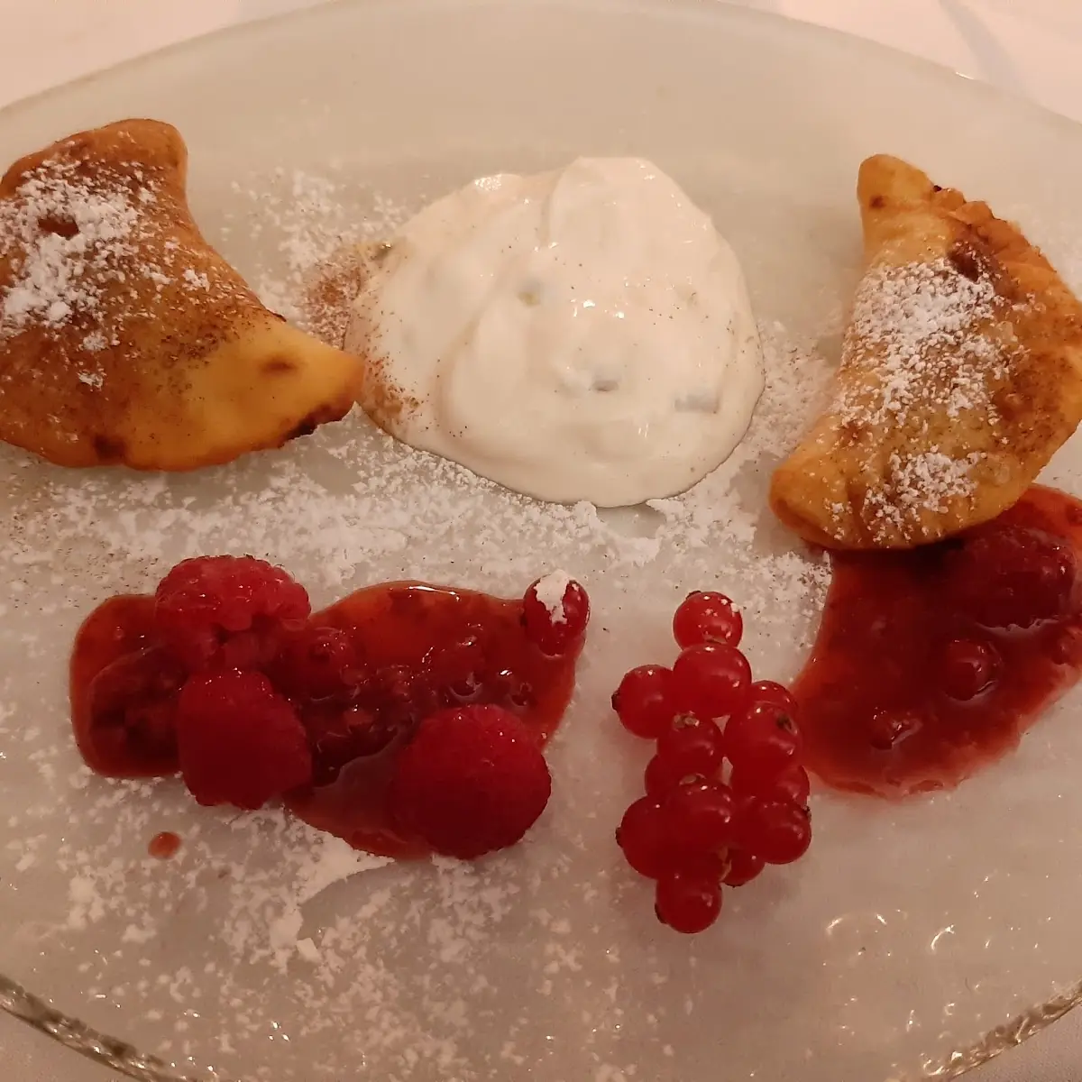 Datteln In Topfenteig Mit Orangenjoghurt