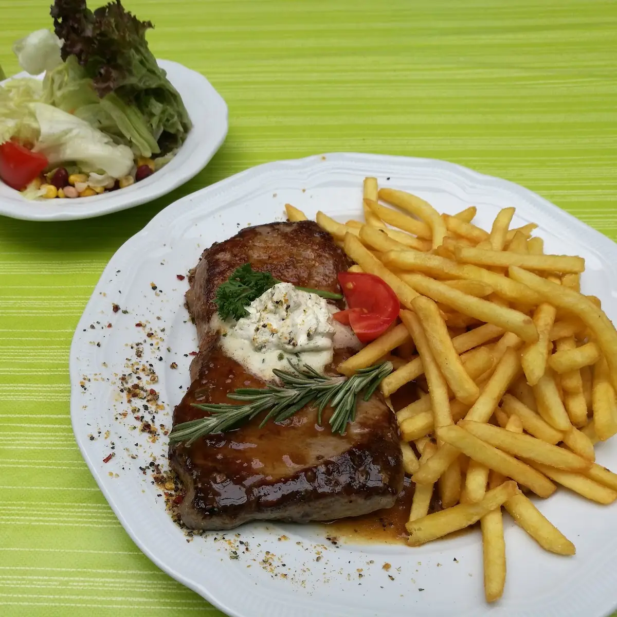 Rumpsteak Mit Pommes Und Salat