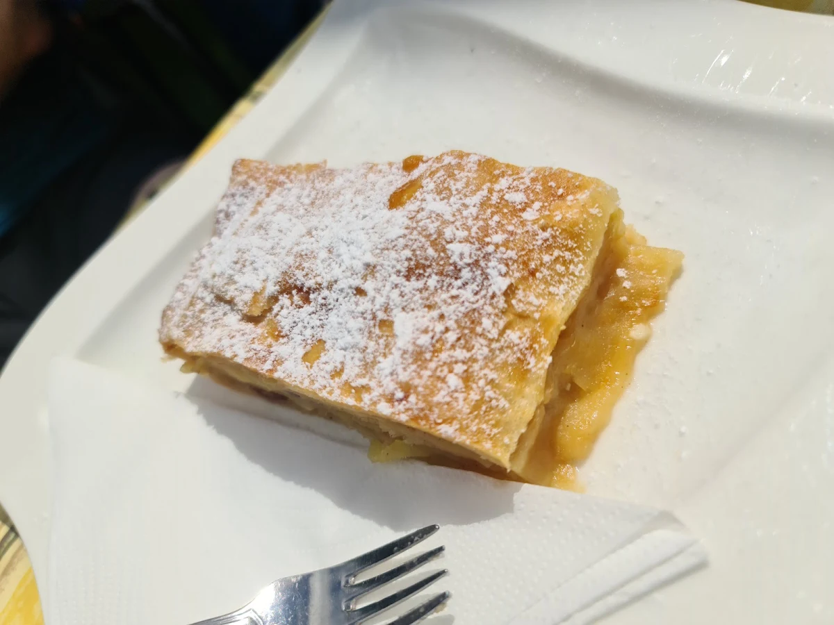 Apfelstrudel