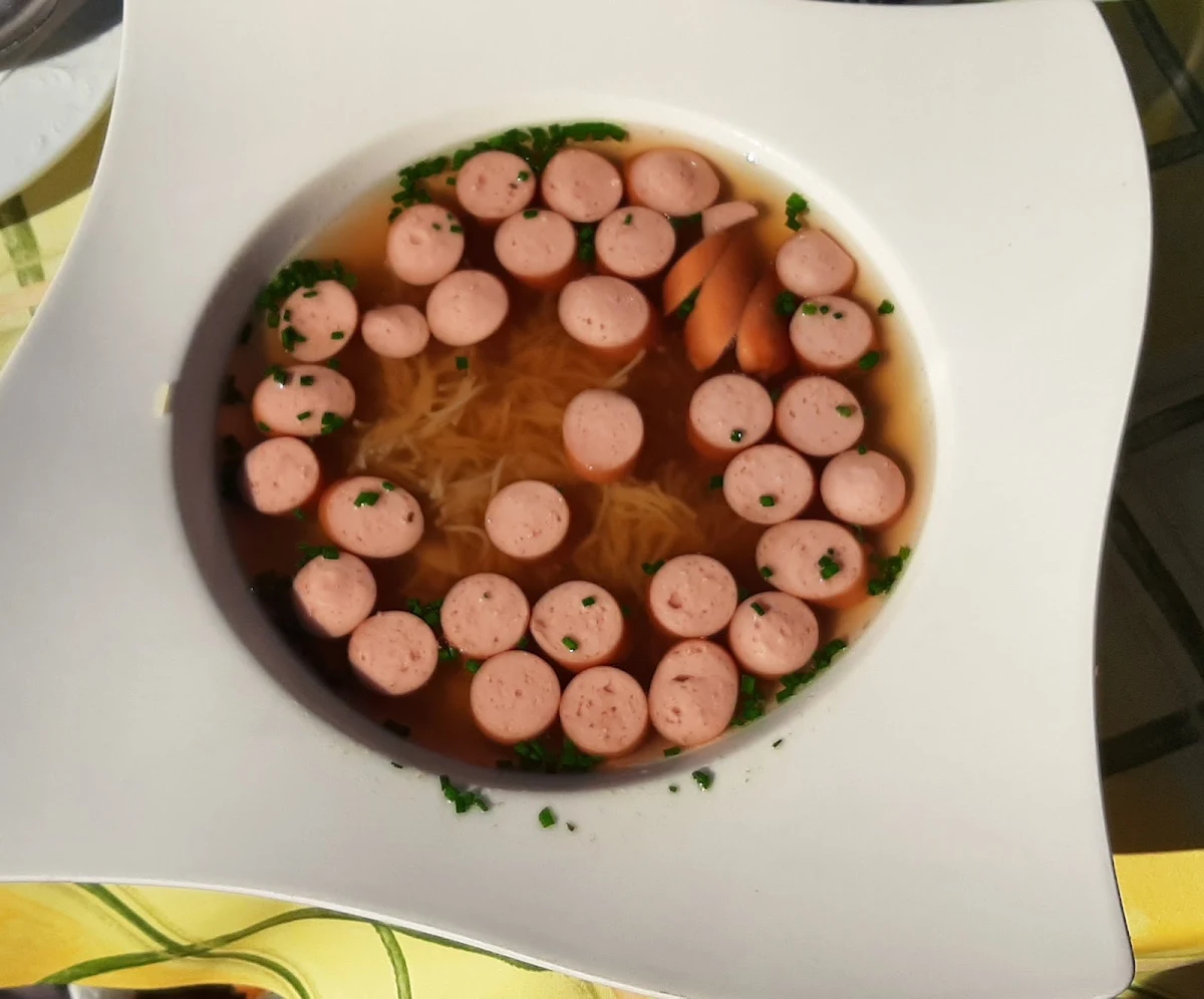 Nudelsuppe Mit Würstl