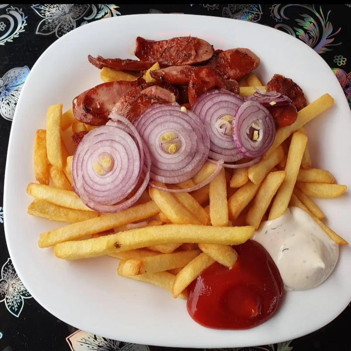 Käsekrainer Mit Pommes