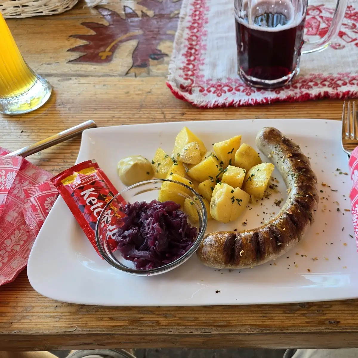 Bratwurst Mit Blaukraut