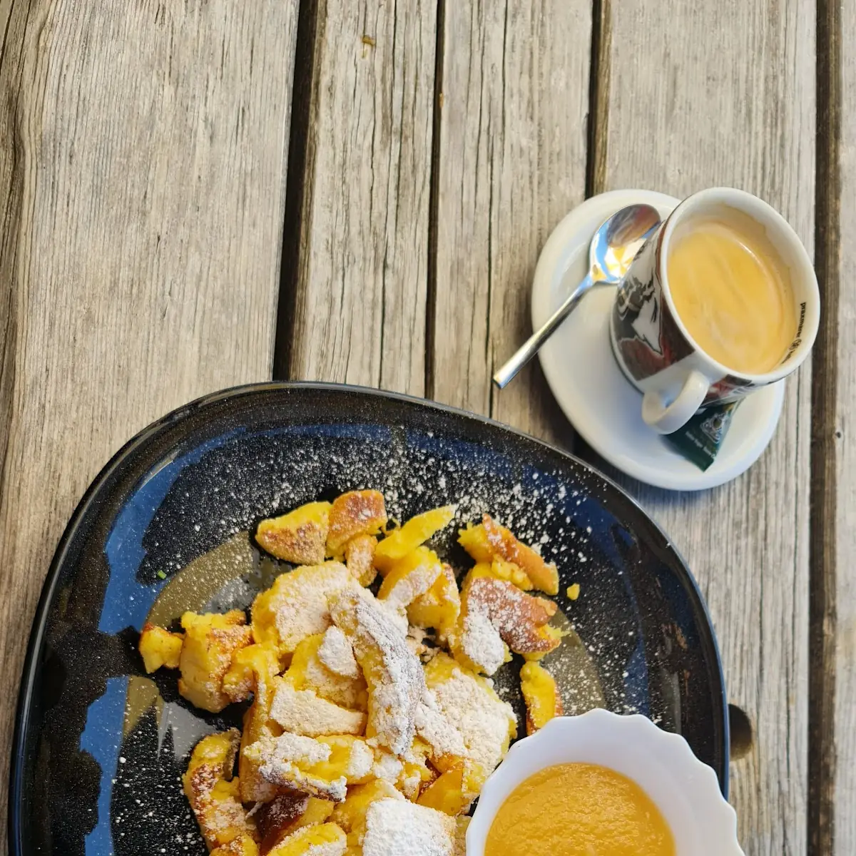 Kaiserschmarrn Und Erbsensuppe Mit Würstl