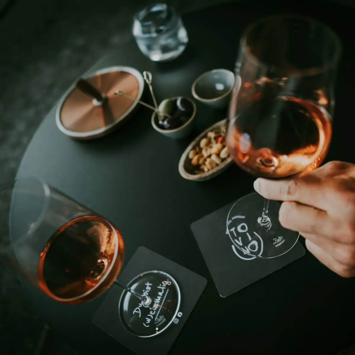 Black Gin-tonic Knödel Alkoholfrei Wacholder Kohle Ingwer Limette