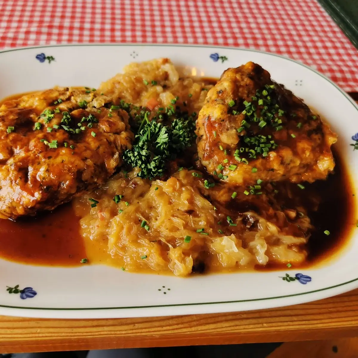 Kaspressknödel Mit Sauerkraut